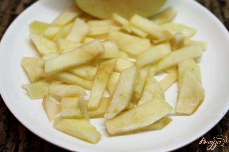 Фото приготовление рецепта: Печеночный салат с яблоком и красным перцем шаг №1
