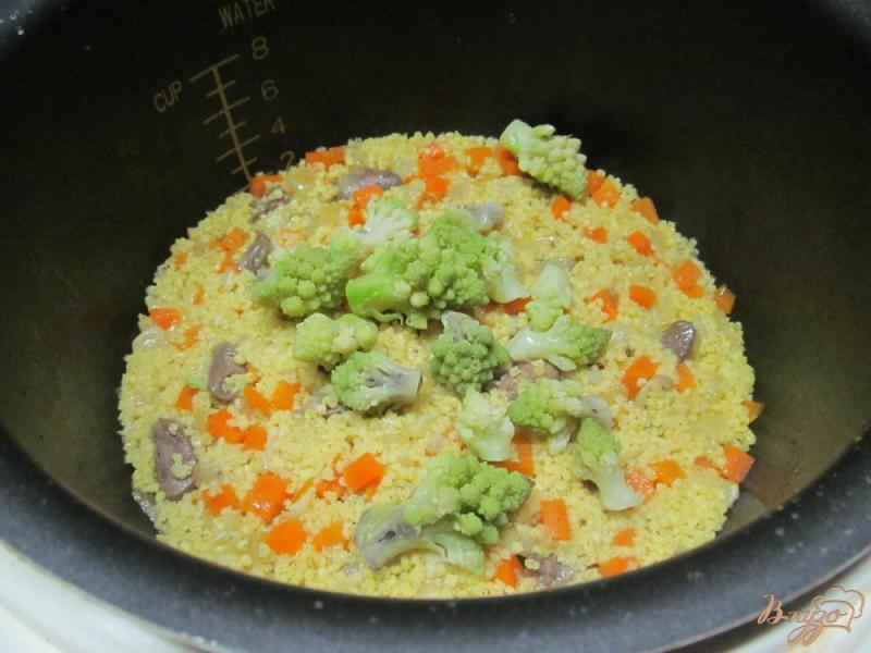 Фото приготовление рецепта: Каша с овощами и куриными сердечками в мультиварке шаг №7