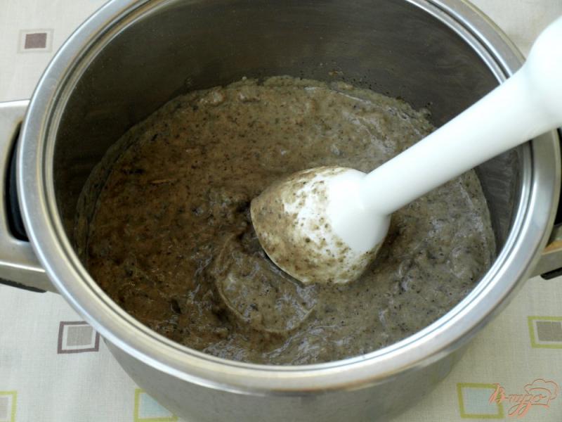 Фото приготовление рецепта: Суп-пюре из шампиньонов с сухариками шаг №3