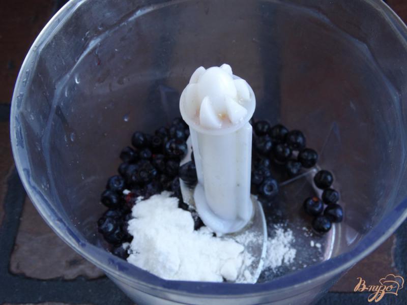 Фото приготовление рецепта: Черничный десерт с кукурузными хлопьями шаг №6