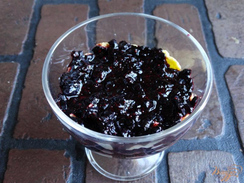 Фото приготовление рецепта: Черничный десерт с кукурузными хлопьями шаг №8