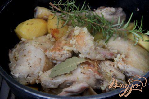 Фото приготовление рецепта: Курица с картофелем, в соусе от кипрского повара Христоса Христодулу шаг №5