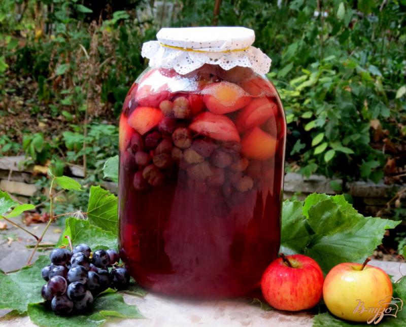 Фото приготовление рецепта: Виноградно - яблочный компот. шаг №9