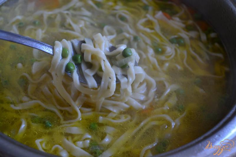 Фото приготовление рецепта: Овощной суп с домашней лапшой шаг №8
