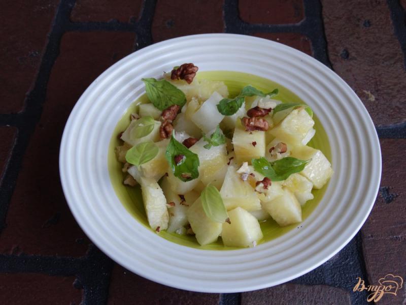 Фото приготовление рецепта: Салат с дыней и анананом шаг №6