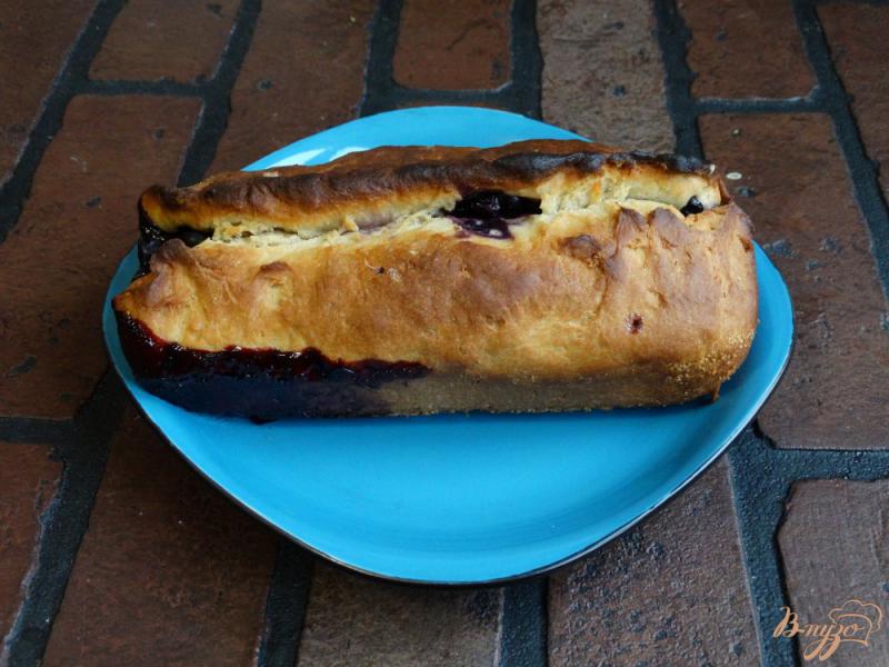 Фото приготовление рецепта: Дрожжевой кекс с голубикой шаг №14