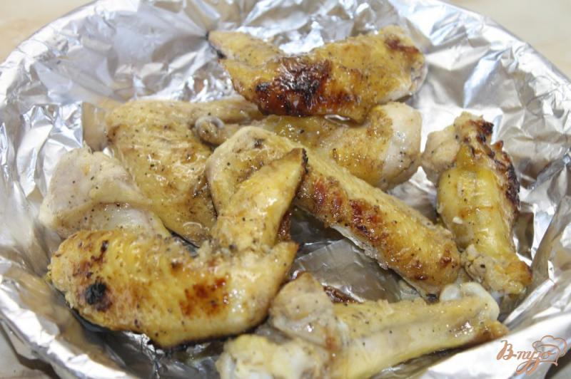 Фото приготовление рецепта: Куриные крылья маринованные в лимонном соке шаг №6