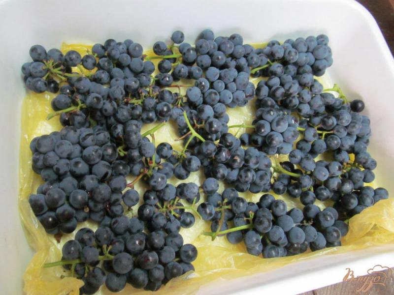 Фото приготовление рецепта: Как заморозить виноград шаг №2