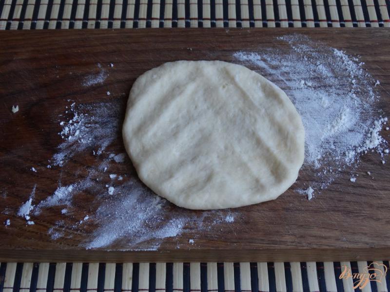 Фото приготовление рецепта: Духовые пирожки с ревенем и корицей шаг №6
