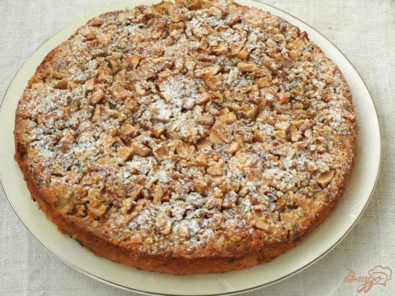 Фото приготовление рецепта: Тыквенно-яблочный пирог с грецкими орехами шаг №9