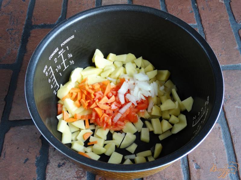 Фото приготовление рецепта: Суп с тефтелями и овощами в мультиварке шаг №6