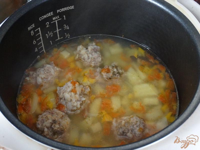 Фото приготовление рецепта: Суп с тефтелями и овощами в мультиварке шаг №10