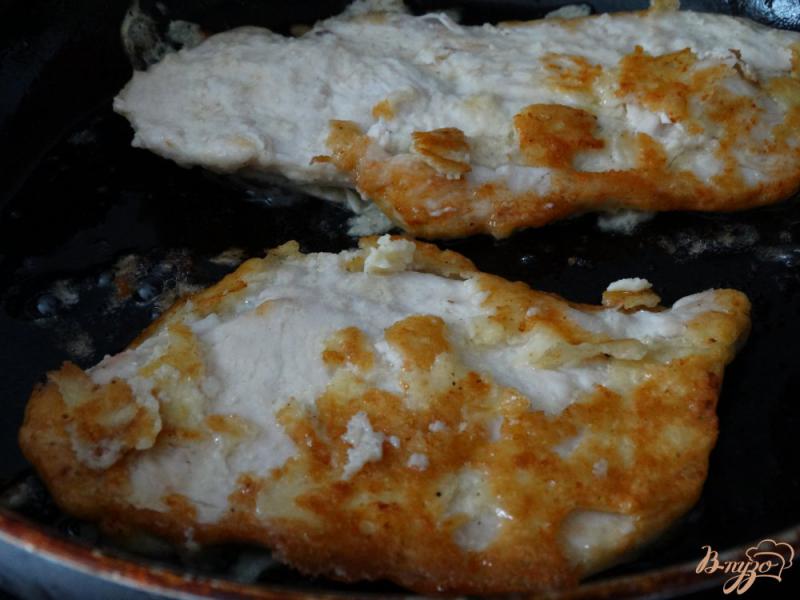 Фото приготовление рецепта: Курино-грибные отбивные в горчичном кляре шаг №10