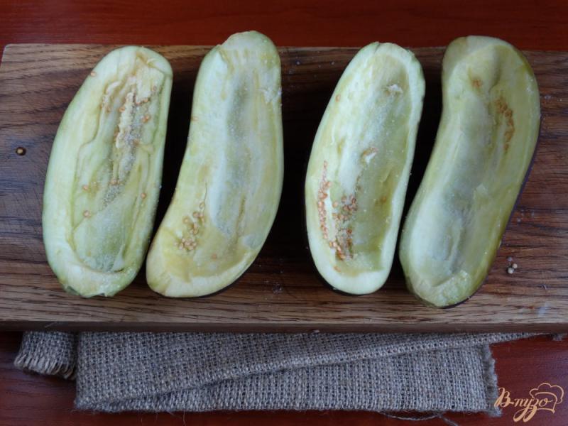 Фото приготовление рецепта: Баклажаны запеченные с сыром и орехами шаг №2