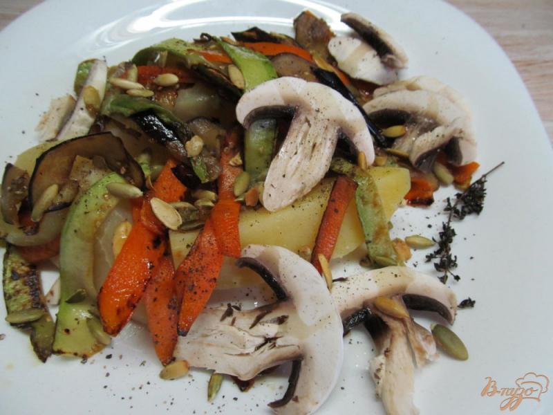 Фото приготовление рецепта: Овощной салат с шампиньоном шаг №7