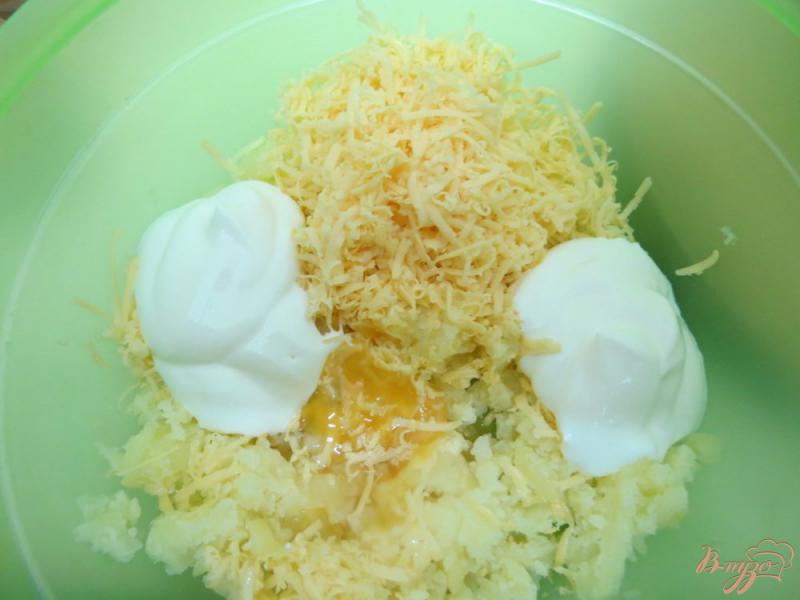 Фото приготовление рецепта: Картофель фаршированный сыром шаг №4