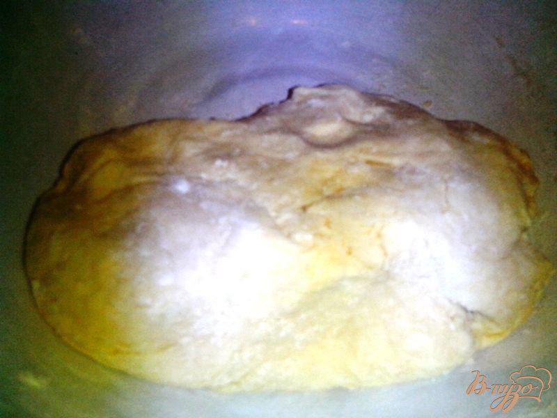 Фото приготовление рецепта: Луковый пирог с сыром шаг №2