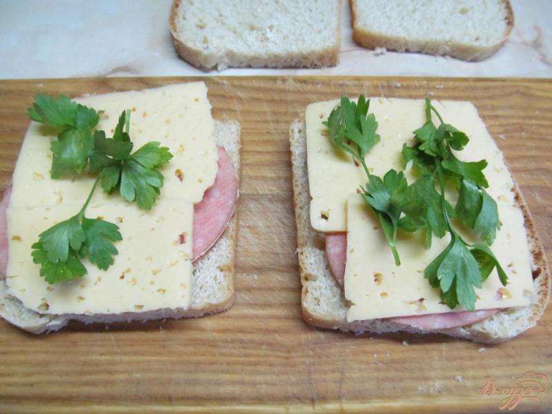 Фото приготовление рецепта: Запечатанные бутерброды шаг №2