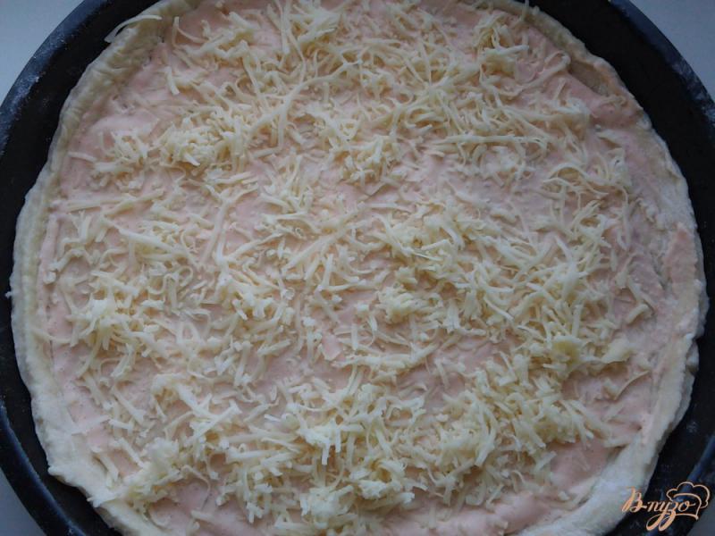 Фото приготовление рецепта: Пицца с томатным соусом шаг №11
