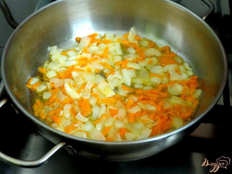 Фото приготовление рецепта: Суп с опятами и со сметаной шаг №8