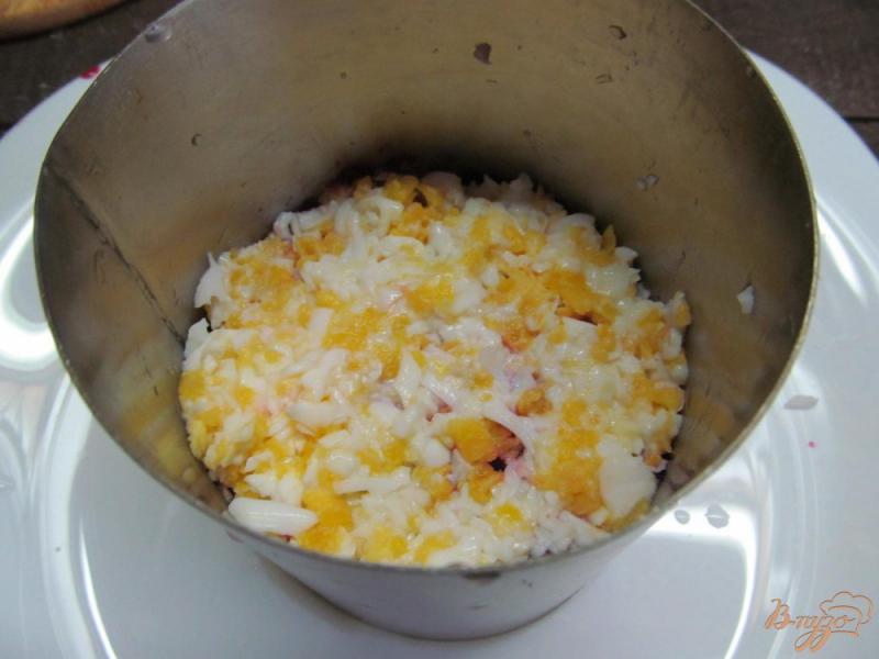 Фото приготовление рецепта: Салат со шпротами и маринованной свеклой шаг №5