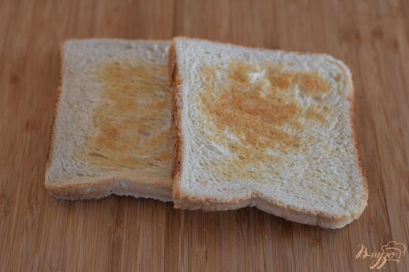 Фото приготовление рецепта: Бутерброд с ветчиной и сыром шаг №2