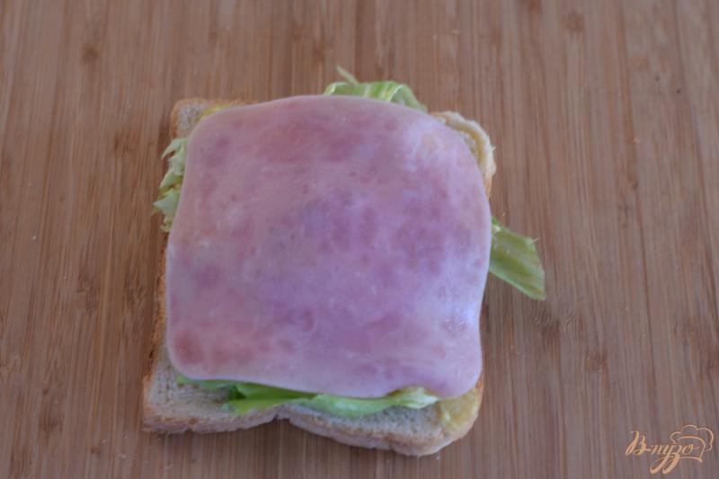 Фото приготовление рецепта: Бутерброд с ветчиной и сыром шаг №5