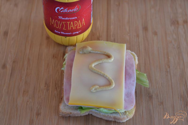 Фото приготовление рецепта: Бутерброд с ветчиной и сыром шаг №7