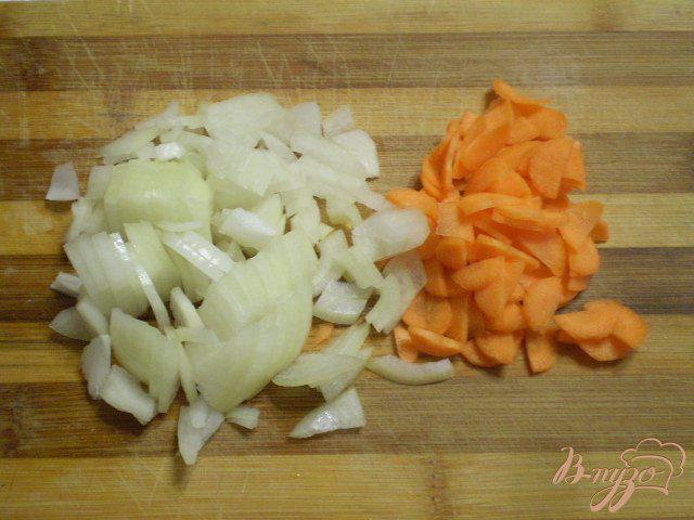 Фото приготовление рецепта: Салат без майонеза из капусты и фасоли шаг №2