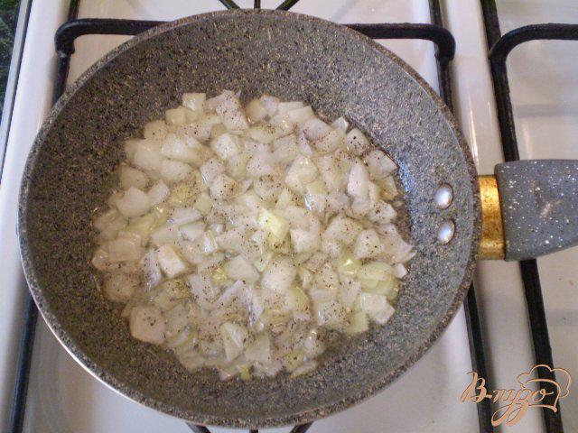 Фото приготовление рецепта: Салат из селедки с овощами и чесноком шаг №2