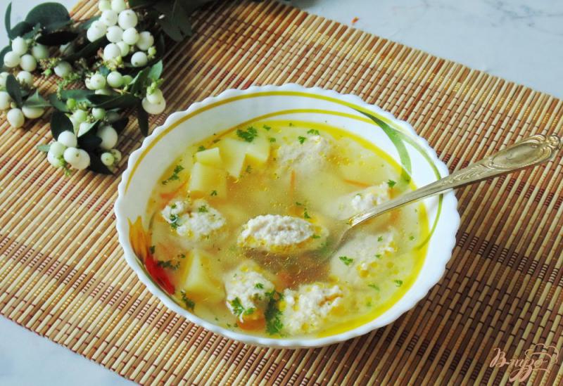 Фото приготовление рецепта: Диетический суп с куриными кнелями и рисом шаг №7