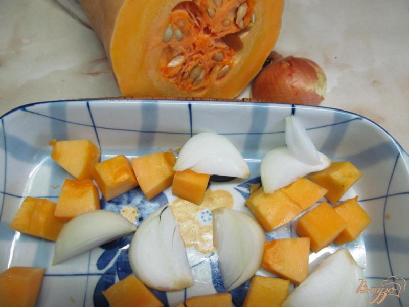 Фото приготовление рецепта: Салат из тыквы с кус-кусом и сырами шаг №1