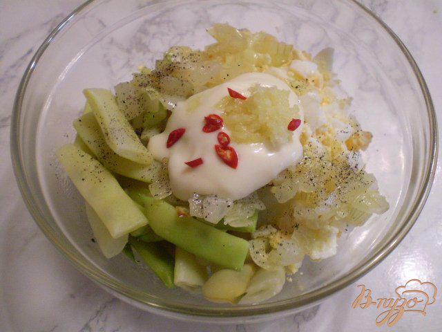 Фото приготовление рецепта: Салат со стручковой фасолью шаг №6