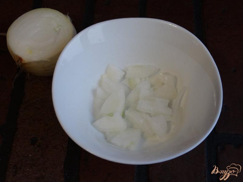 Фото приготовление рецепта: Салат из свежих и соленых огурцов шаг №1