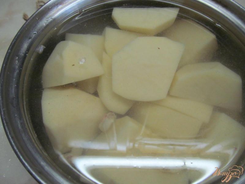 Фото приготовление рецепта: Картофельное пюре с чесноком шаг №2