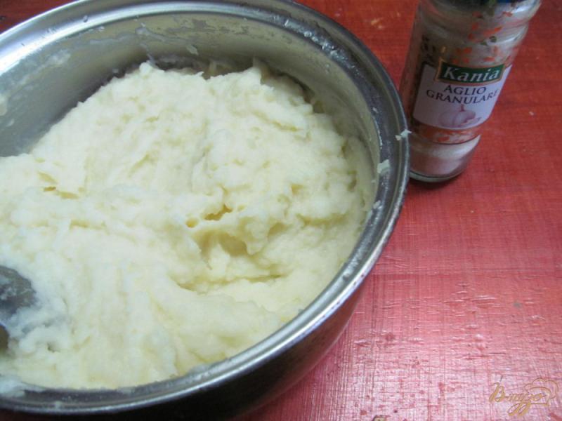 Фото приготовление рецепта: Картофельное пюре с чесноком шаг №5