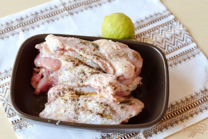 Фото приготовление рецепта: Курица по-гречески шаг №3