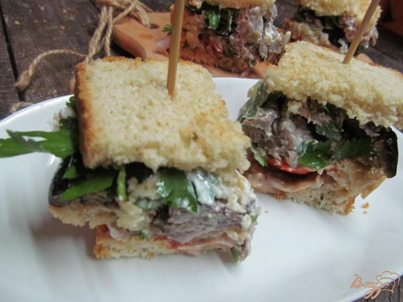 Фото приготовление рецепта: Клаб сэндвич с говядиной и баклажаном шаг №10