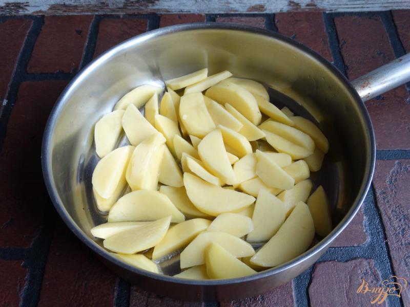 Фото приготовление рецепта: Картофель жареный с лесными грибами шаг №5