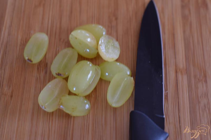 Фото приготовление рецепта: Баклажаны с фетой и виноградом шаг №4