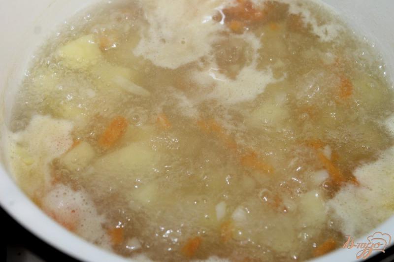 Фото приготовление рецепта: Томатный суп с копчеными куриными крыльями шаг №5