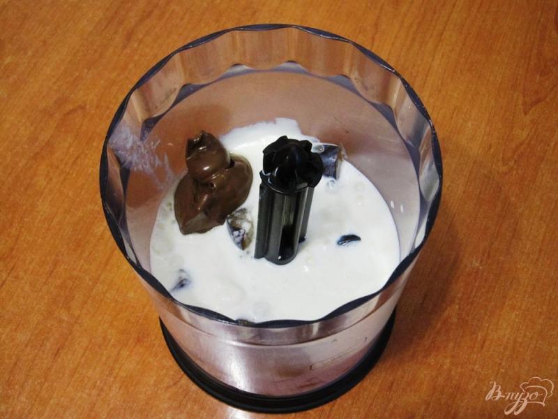 Фото приготовление рецепта: Коктейль из слив с мороженым шаг №6