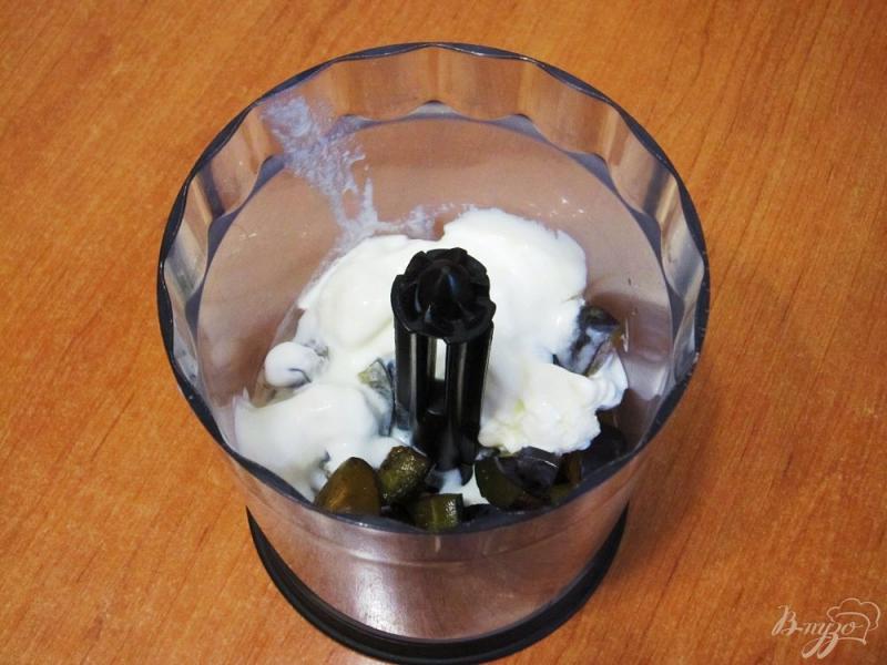 Фото приготовление рецепта: Коктейль из слив с мороженым шаг №4