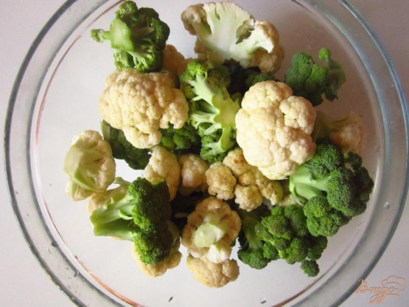 Фото приготовление рецепта: Запеканка с брокколи и цветной капустой шаг №2