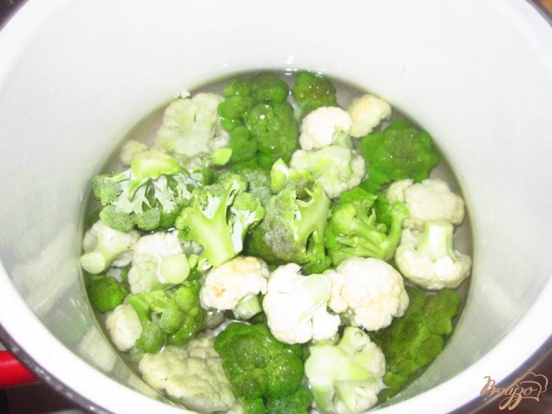 Фото приготовление рецепта: Запеканка с брокколи и цветной капустой шаг №3