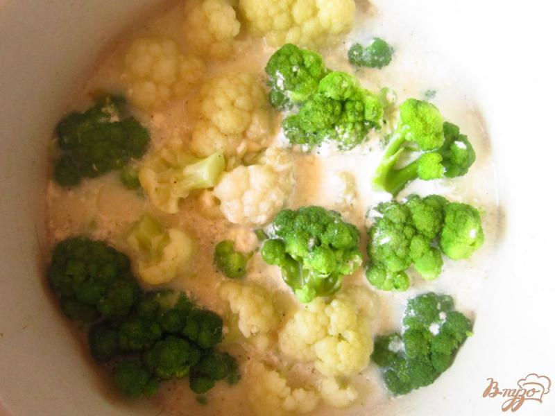 Фото приготовление рецепта: Запеканка с брокколи и цветной капустой шаг №5