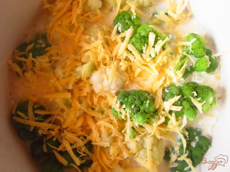 Фото приготовление рецепта: Запеканка с брокколи и цветной капустой шаг №6