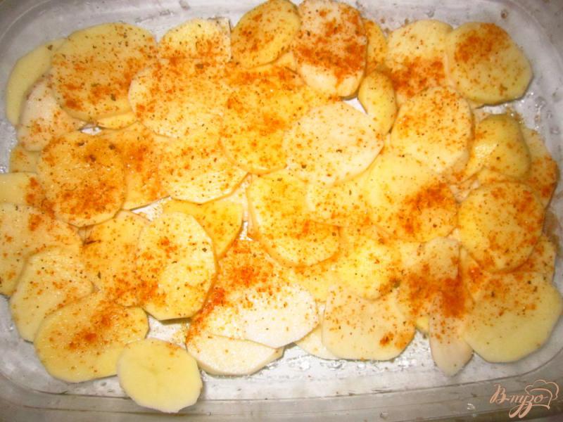 Фото приготовление рецепта: Запеченные куриные голени с грибами и картофелем шаг №2