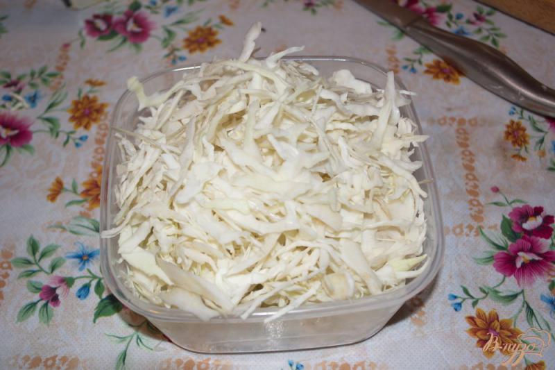 Фото приготовление рецепта: Дрожжевой капустный пирог с корейкой шаг №1