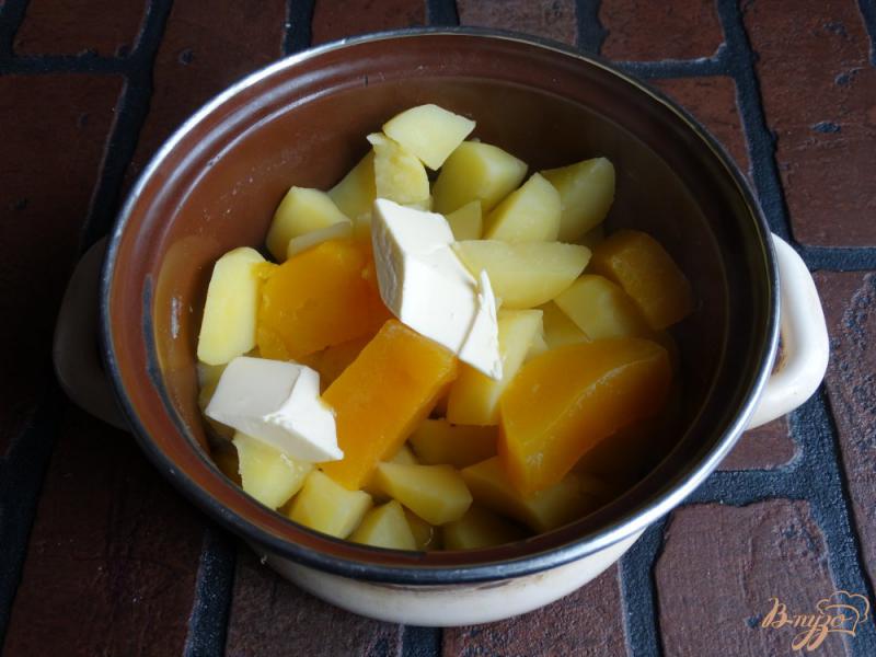 Фото приготовление рецепта: Картофельно-тыквенное пюре с шафраном шаг №5